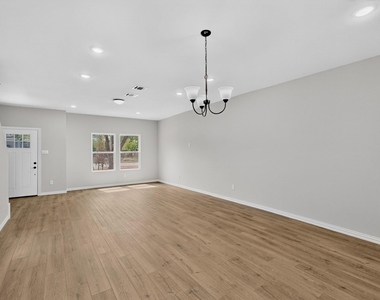 3327 Eastland Street - Photo Thumbnail 4
