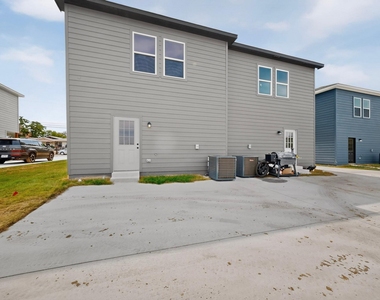3327 Eastland Street - Photo Thumbnail 28