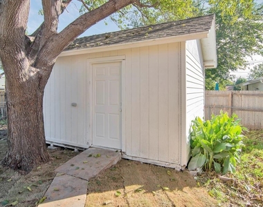 6904 Yorkston Street - Photo Thumbnail 3