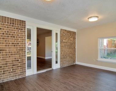 6904 Yorkston Street - Photo Thumbnail 15