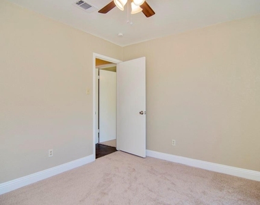 6904 Yorkston Street - Photo Thumbnail 39