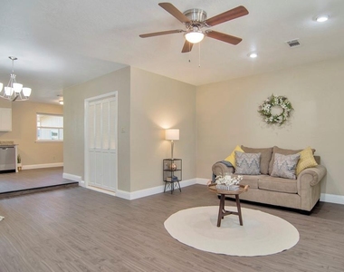6904 Yorkston Street - Photo Thumbnail 25