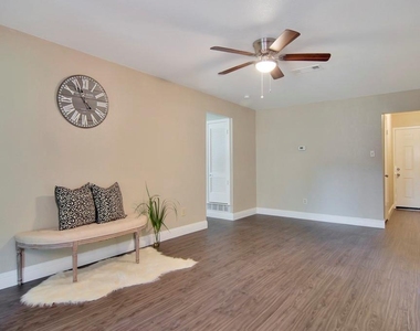 6904 Yorkston Street - Photo Thumbnail 12