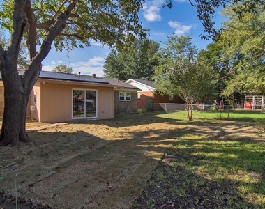 6904 Yorkston Street - Photo Thumbnail 6