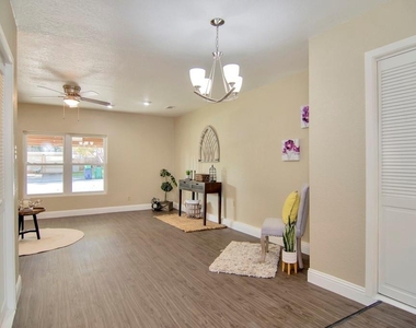 6904 Yorkston Street - Photo Thumbnail 20
