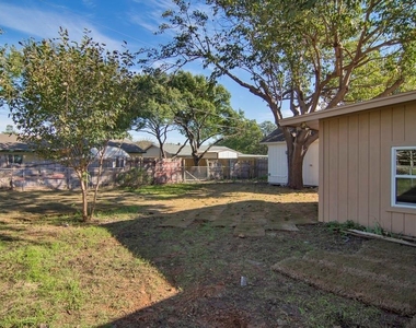 6904 Yorkston Street - Photo Thumbnail 8