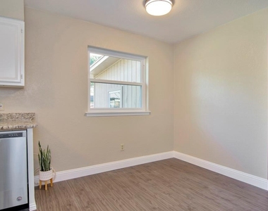 6904 Yorkston Street - Photo Thumbnail 19