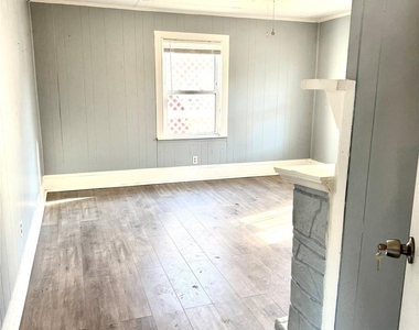 107 Nichols Street - Photo Thumbnail 2