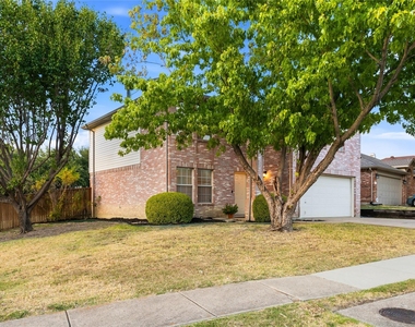 1301 Mill Crossing - Photo Thumbnail 4