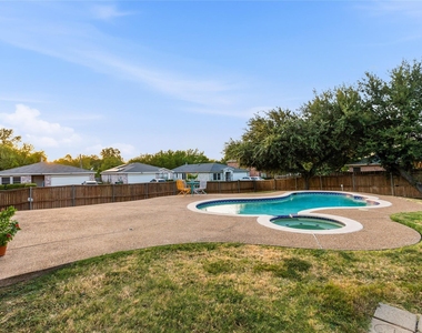 1301 Mill Crossing - Photo Thumbnail 27