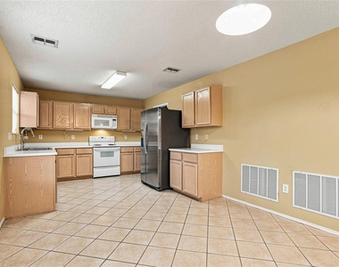 1301 Mill Crossing - Photo Thumbnail 11