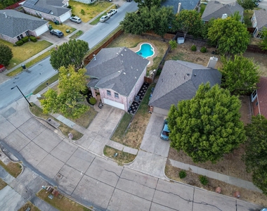 1301 Mill Crossing - Photo Thumbnail 32
