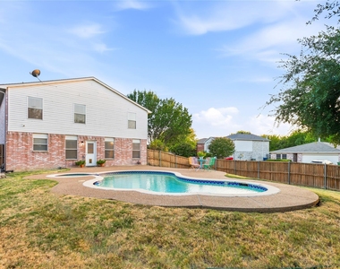 1301 Mill Crossing - Photo Thumbnail 30