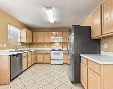 1301 Mill Crossing - Photo Thumbnail 12