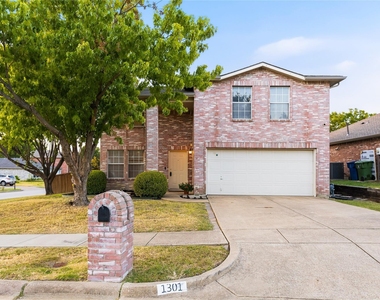 1301 Mill Crossing - Photo Thumbnail 2