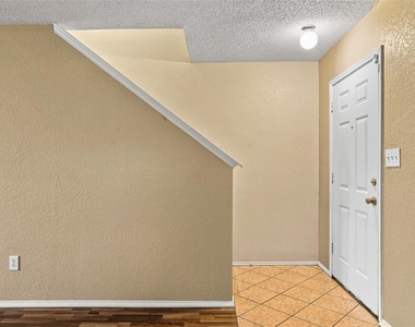 1301 Mill Crossing - Photo Thumbnail 6