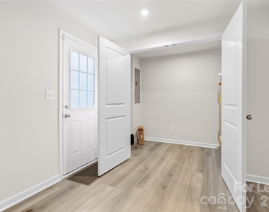 1134 Canando Street - Photo Thumbnail 6