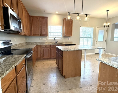 16727 Macanthra Drive - Photo Thumbnail 10