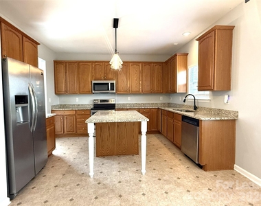16727 Macanthra Drive - Photo Thumbnail 12