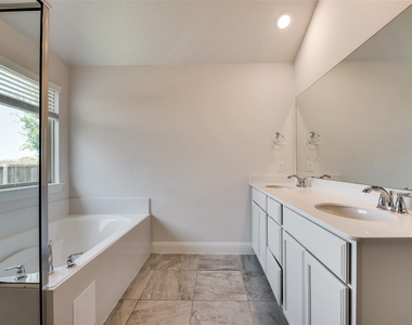 1211 Freestone Drive - Photo Thumbnail 3