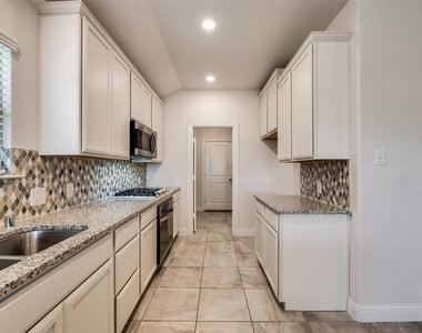 1211 Freestone Drive - Photo Thumbnail 9
