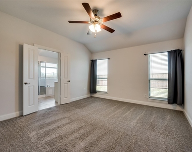 1211 Freestone Drive - Photo Thumbnail 2