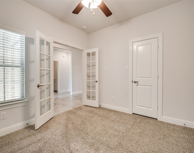 1211 Freestone Drive - Photo Thumbnail 12