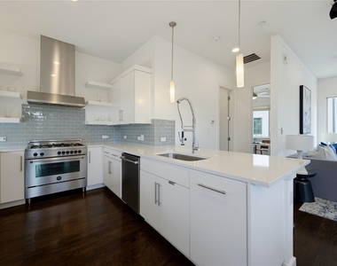 1915 Summit Avenue - Photo Thumbnail 4