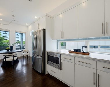 1915 Summit Avenue - Photo Thumbnail 5