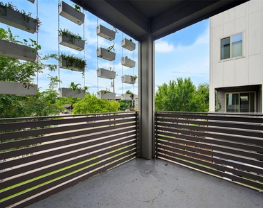 1915 Summit Avenue - Photo Thumbnail 20