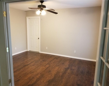 933 Meadow Mead Drive - Photo Thumbnail 9