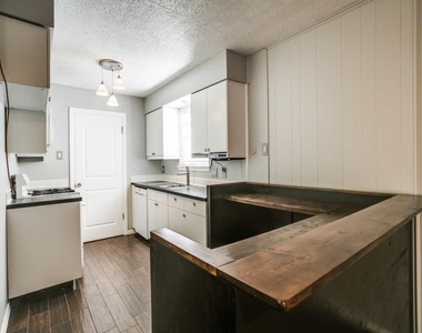 933 Meadow Mead Drive - Photo Thumbnail 1