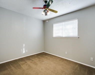 933 Meadow Mead Drive - Photo Thumbnail 11