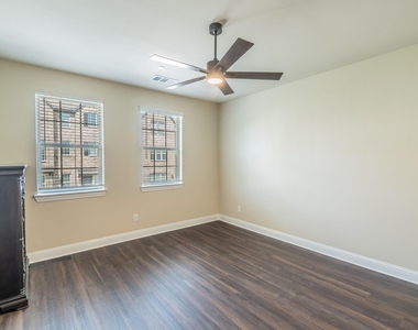 4110 Shavano Drive - Photo Thumbnail 7