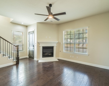 4110 Shavano Drive - Photo Thumbnail 2