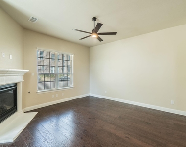 4110 Shavano Drive - Photo Thumbnail 3