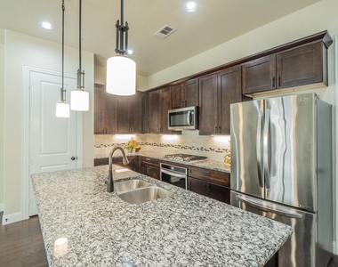 4110 Shavano Drive - Photo Thumbnail 4