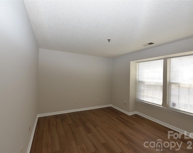 1649 Arlyn Circle - Photo Thumbnail 11