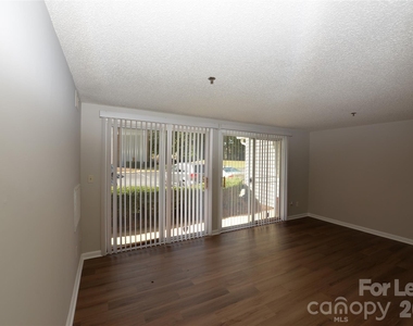 1649 Arlyn Circle - Photo Thumbnail 3
