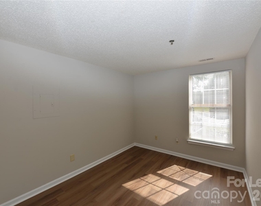 1649 Arlyn Circle - Photo Thumbnail 13