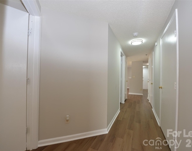 1649 Arlyn Circle - Photo Thumbnail 8