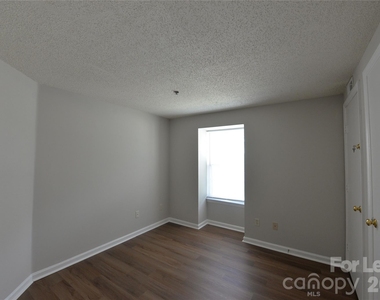 1649 Arlyn Circle - Photo Thumbnail 9