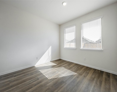 432 Holt Lane - Photo Thumbnail 14