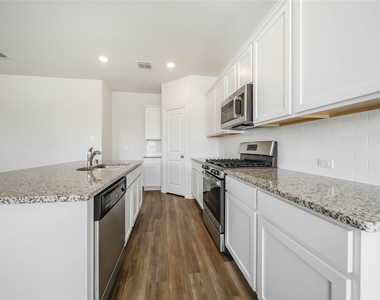 432 Holt Lane - Photo Thumbnail 5