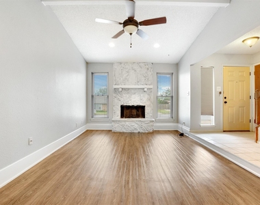 7044 Crosstimbers Lane - Photo Thumbnail 4