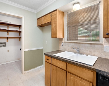 7044 Crosstimbers Lane - Photo Thumbnail 9