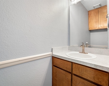 7044 Crosstimbers Lane - Photo Thumbnail 11