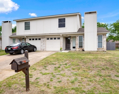 7044 Crosstimbers Lane - Photo Thumbnail 2