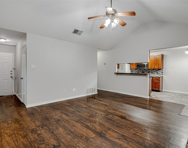 636 Ozark Avenue - Photo Thumbnail 6