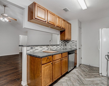 636 Ozark Avenue - Photo Thumbnail 11